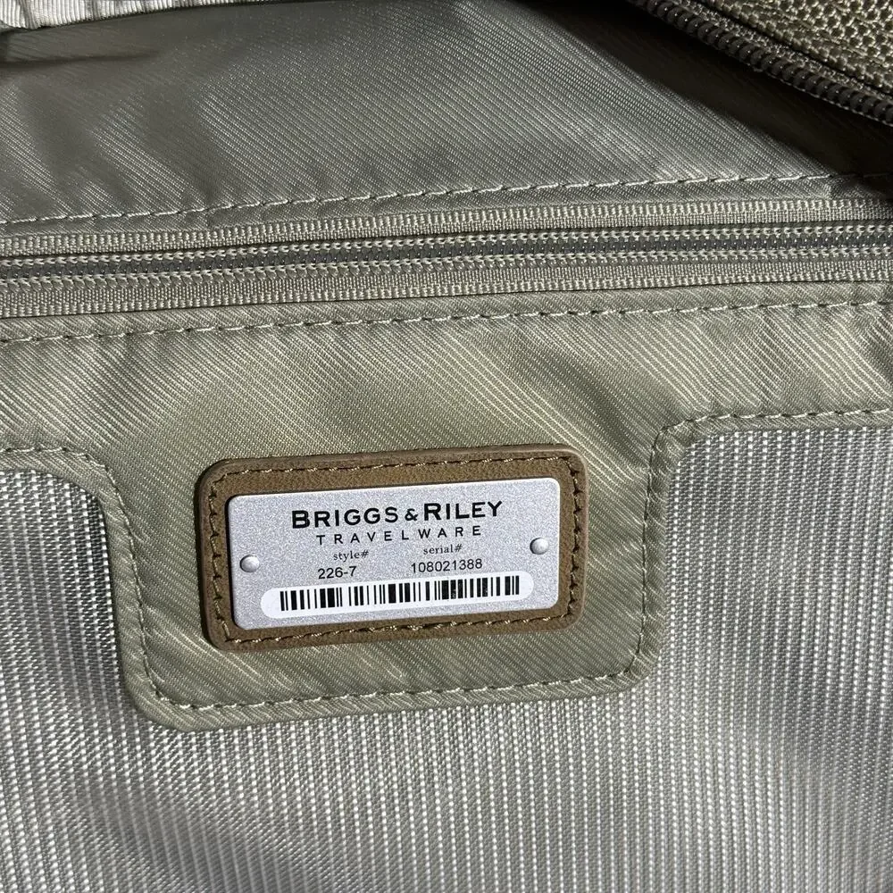 Briggs & Riley 226-7 Olive Ballistic Nylon Duffel Bag Carry On Travel Tag Intact
